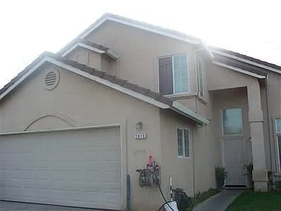 2915 Paris Way photo 1