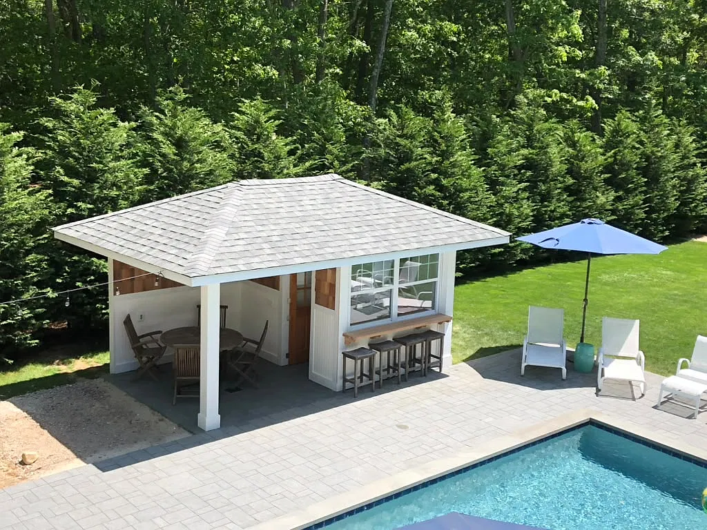 Private 4BR, 4BA East Hampton Oasis with Pool & Cabana — Photo 3