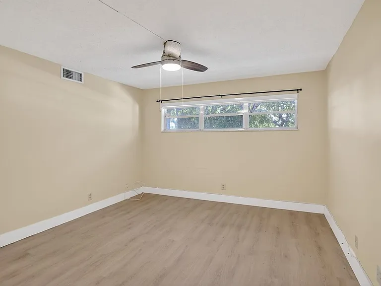 830 S Hollybrook Dr #204 — Photo 4