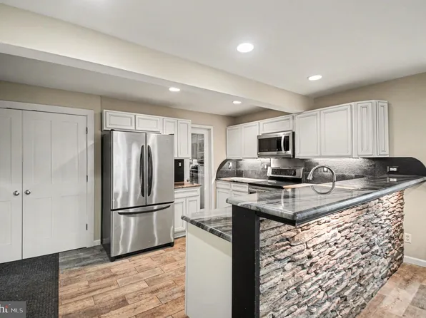 1205 Holly St, Fredericksburg, VA 22405