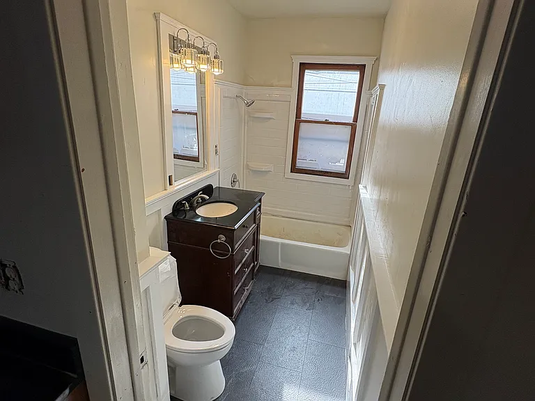 1110 E Hamilton St #201 — Photo 3