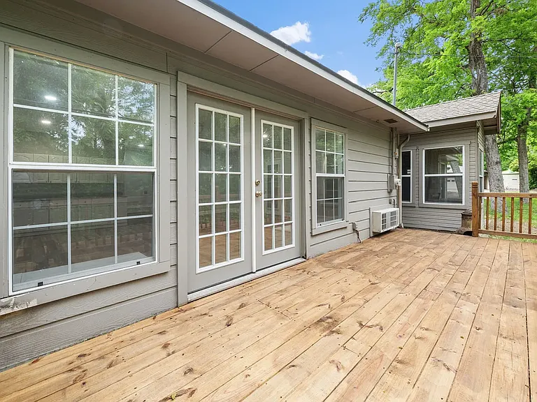 306 Westpark Dr N — Photo 17