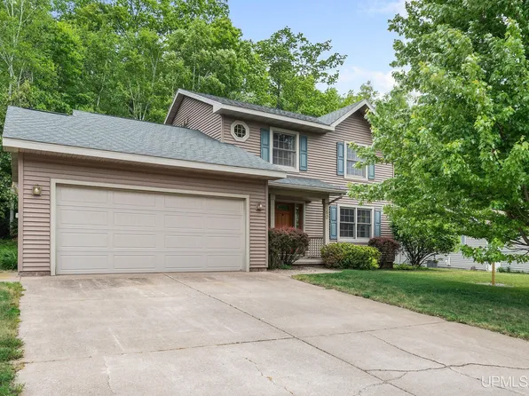 460 Stone Quarry Dr, Marquette, MI 49855