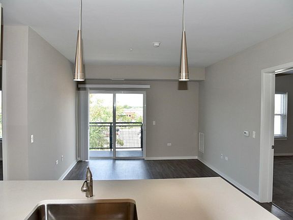 4th image of 2505 S Highland Ave #140