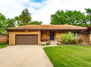 907 S Stratford Ave, Elmhurst, IL