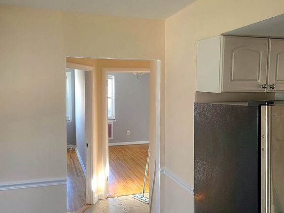 4th image of 3266 Griswold Ave #3