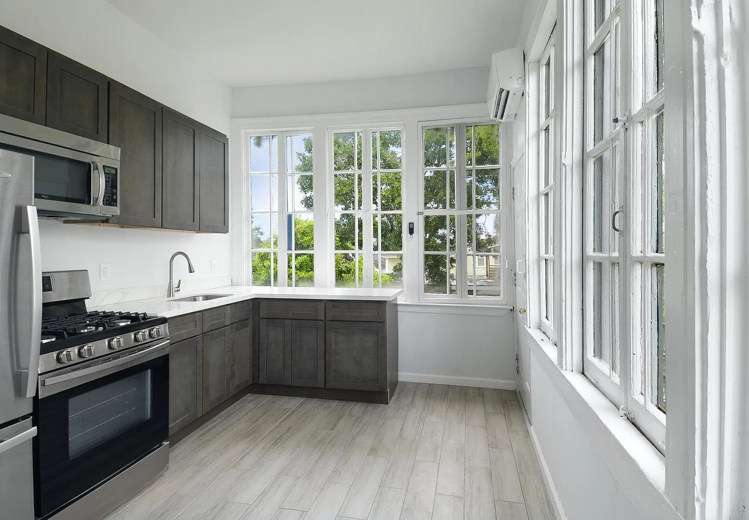 3413 Carondelet St — Photo 1