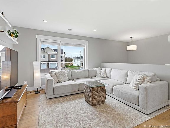 3rd image of 222 Cadieux St