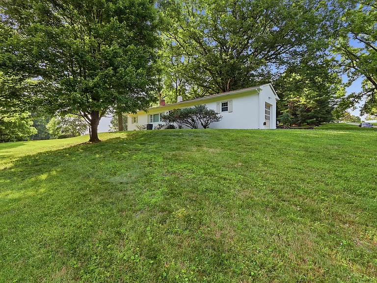 1605 Brintons Bridge Rd — Photo 25