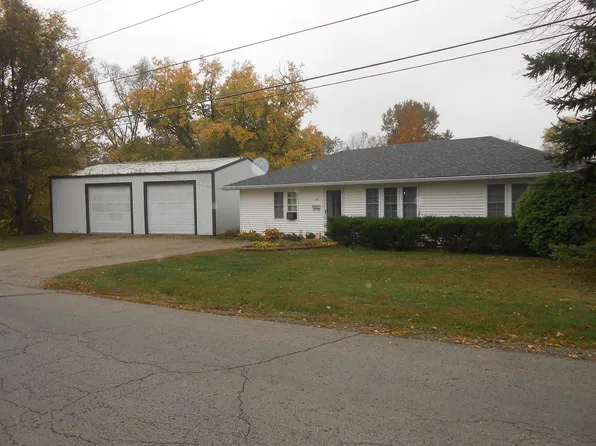 305 E South St, Albany, MO 64402