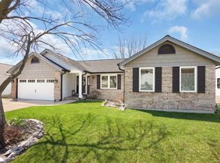 948 San Sebastian Dr, Fenton, MO 63026