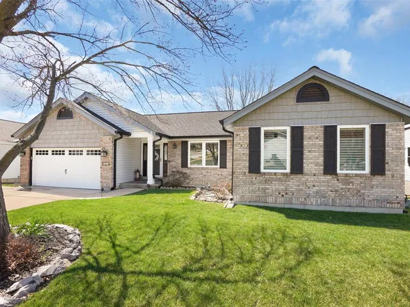 948 San Sebastian Dr, Fenton, MO 63026