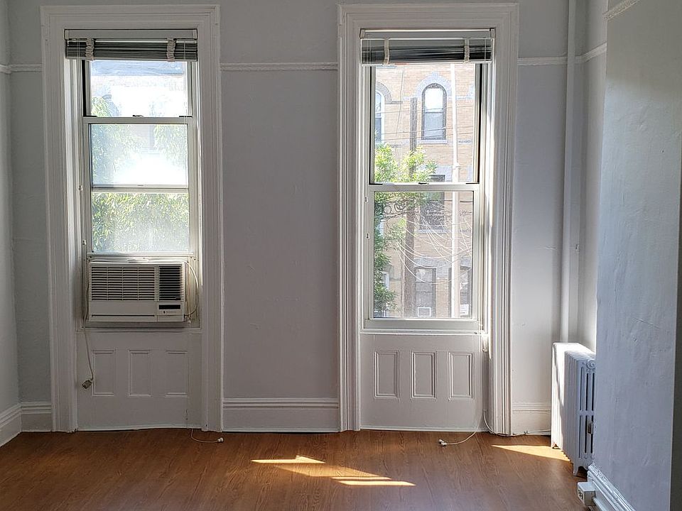 1st image of 472 Harman St #2A