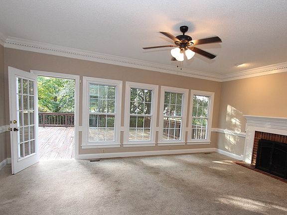 3rd image of 152 S Marion Dr