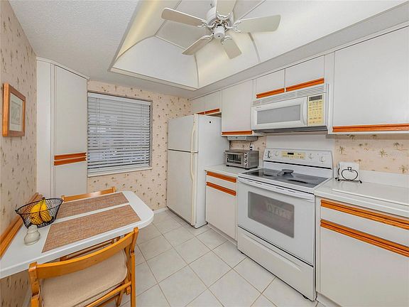 5th image of 756 Avenida Estancia #166