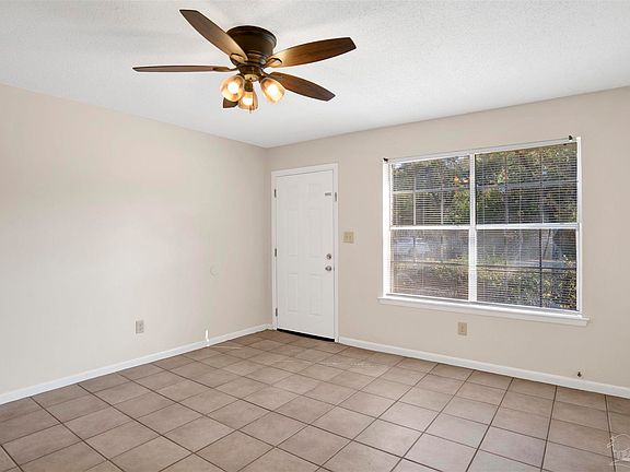 3rd image of 2784 Seattle Ave