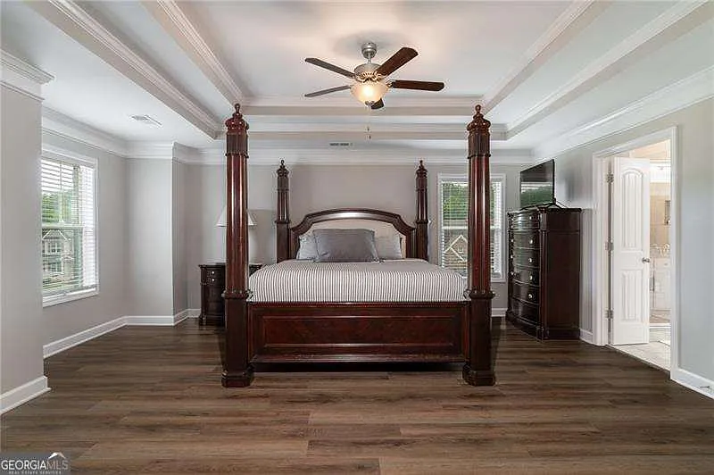 5 bed, 4.0 bath, 4268 sqft, $4,000 — Photo 4