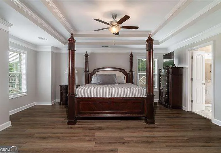 301 Cochin Dr — Photo 4