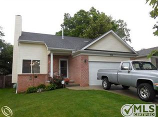 3874 Hazelett Dr, Waterford, MI 48328