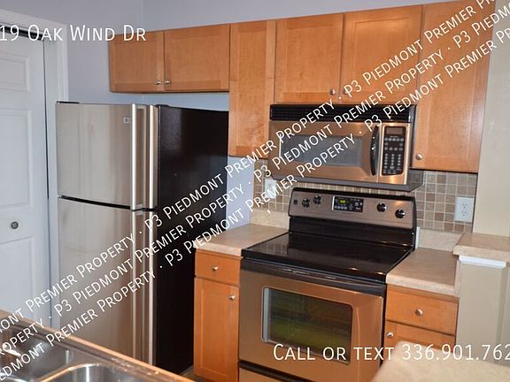 3rd image of 119 Oak Wind Dr