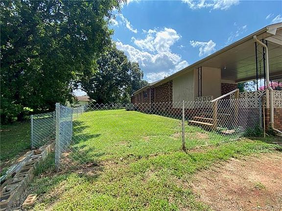 5th image of 102 Stewart Dr