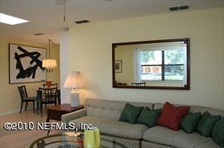 5th image of 253 Shores Blvd