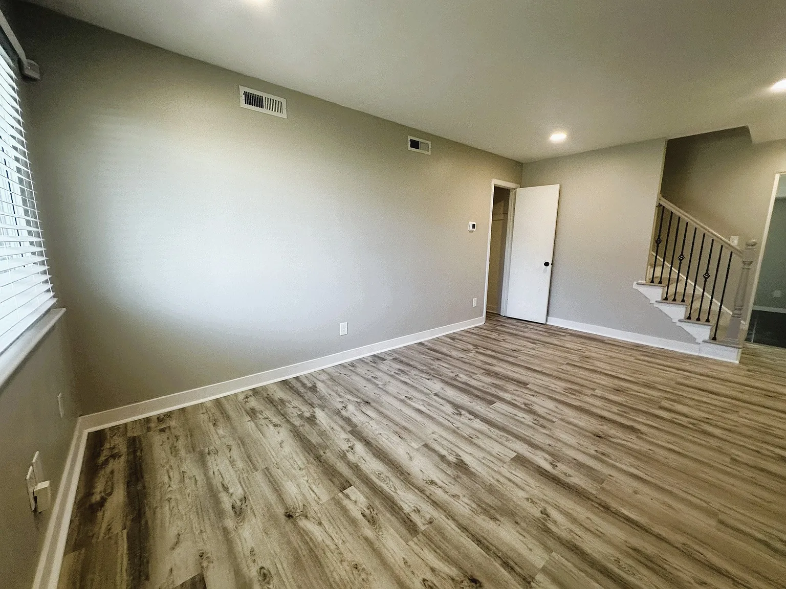 3 bed, 1.5 bath, 1434 sqft, $2,350 — Photo 3