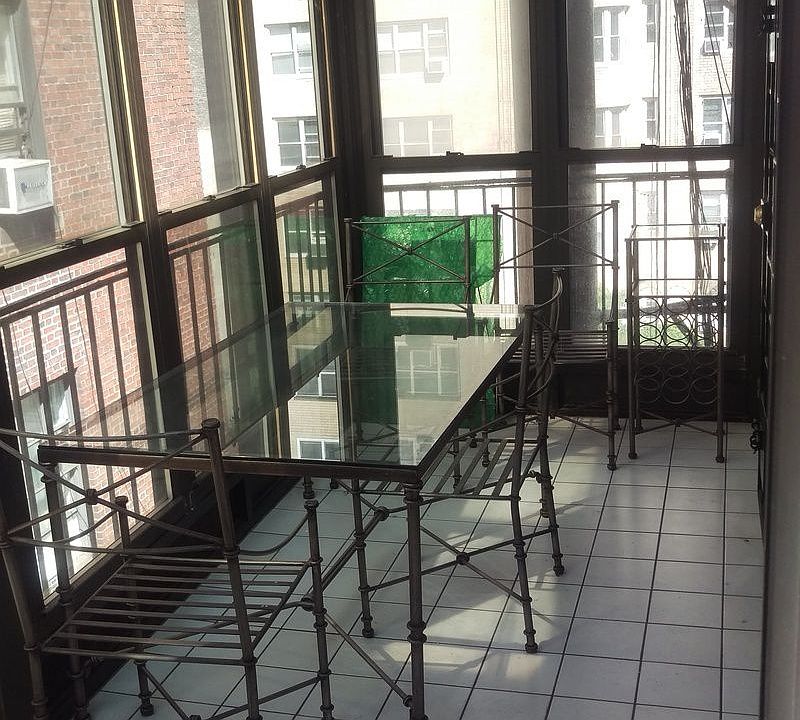 1st image of 135 E 35th St APT 4R