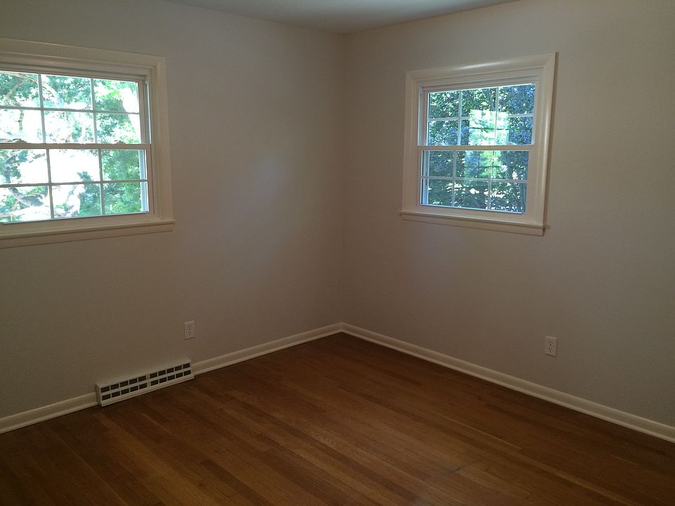 2nd image of 160 E Navajo St