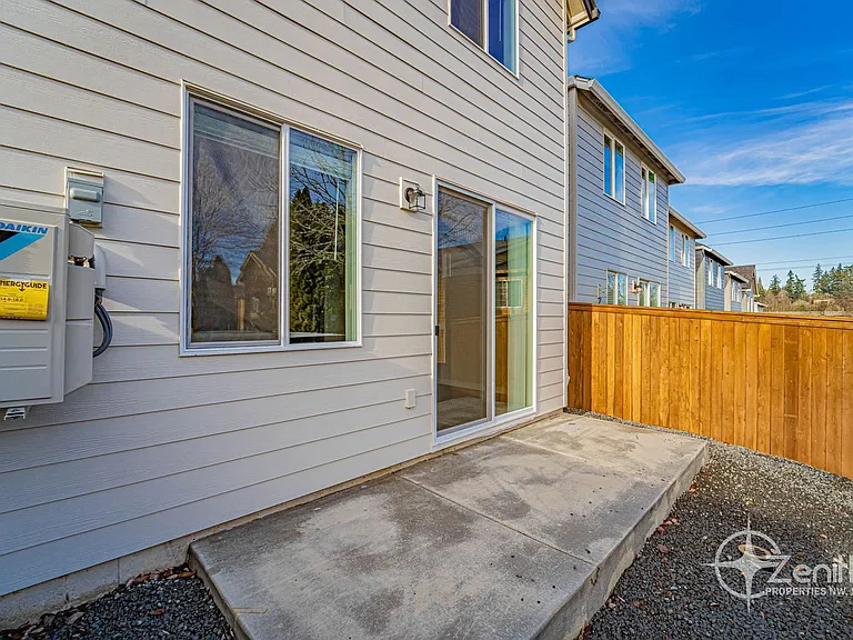4919 NE 2nd Ct — Photo 27