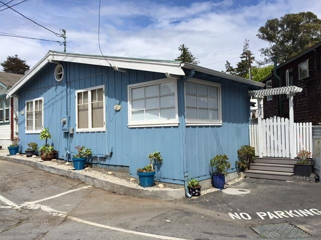 1st image of 402 Blue Gum Ave