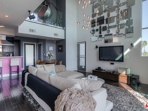 3rd image of 912 N San Vicente Blvd APT 5