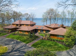 17 Sound Bay Dr, Lloyd Harbor, NY 11743