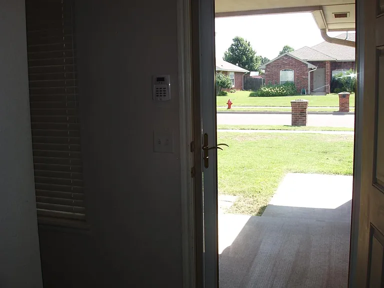 1616 Hazelwood Dr — Photo 9