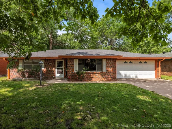 1921 S Santa Fe Pl, Bartlesville, OK 74003