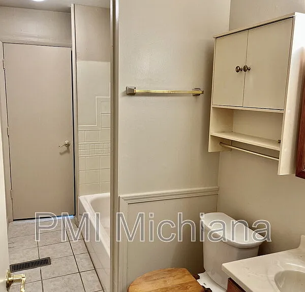 709 E 7th St — Photo 18