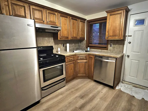 22 Manhattan Ct, Brooklyn, NY 11223