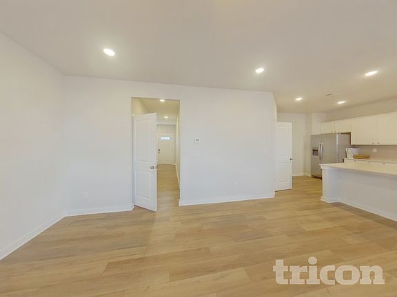 3rd image of 604 Mountain View Dr