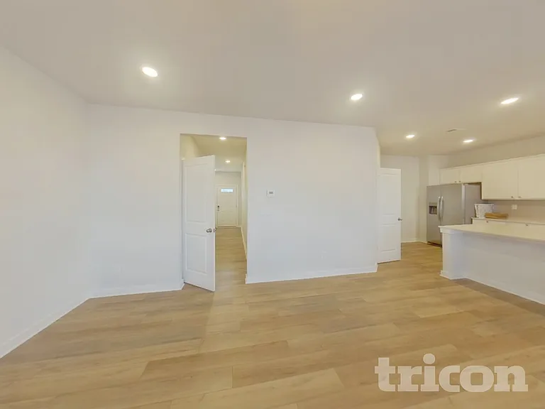 604 Mountain View Dr — Photo 3