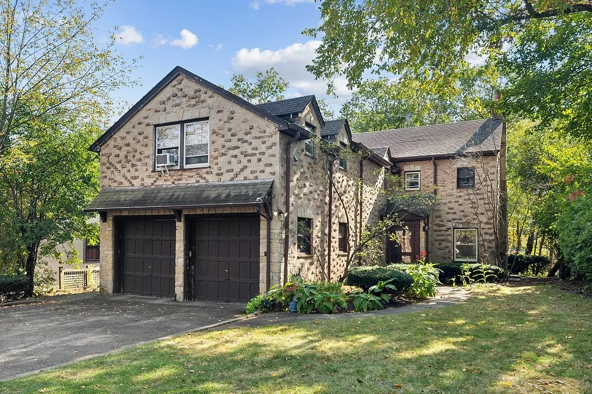 120 Crescent Dr photo 1
