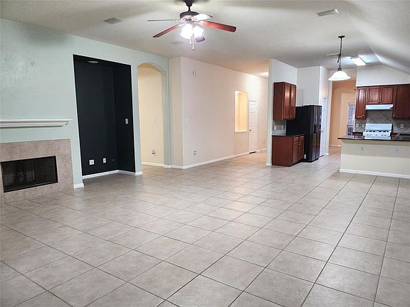 3rd image of 8406 Taraglen Ct