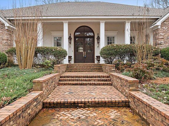 2nd image of 2205 E 3rd St