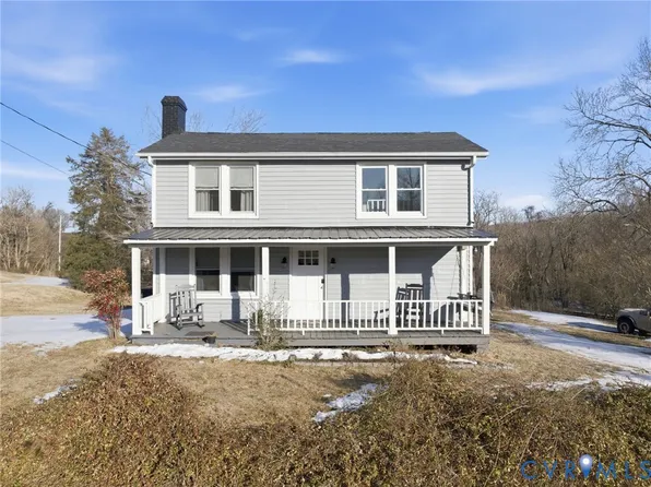 31 Capel Ln, Norwood, VA 24581