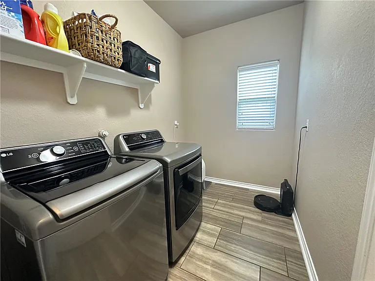 1016 Santa Catalina St — Photo 19
