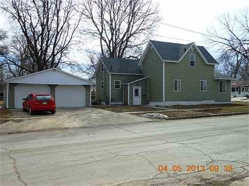 5th image of 900 7th Ave N