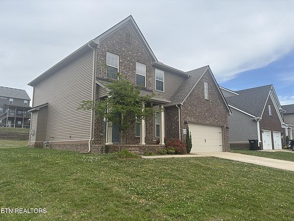 3rd image of 2584 Blackberry Ridge Blvd