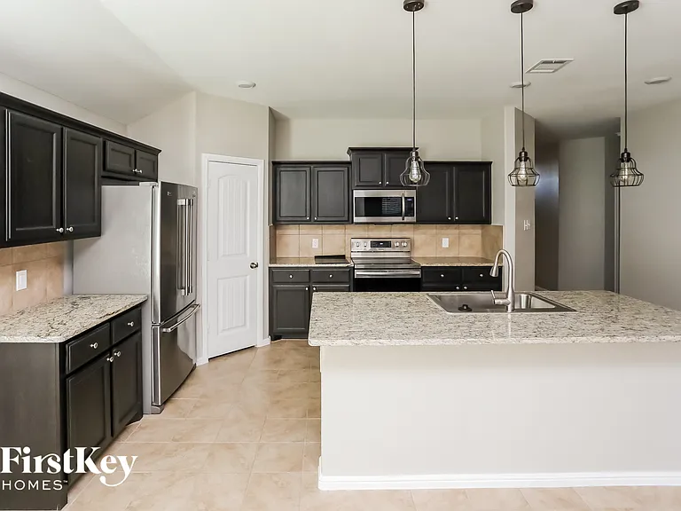 853 Wylie St — Photo 5