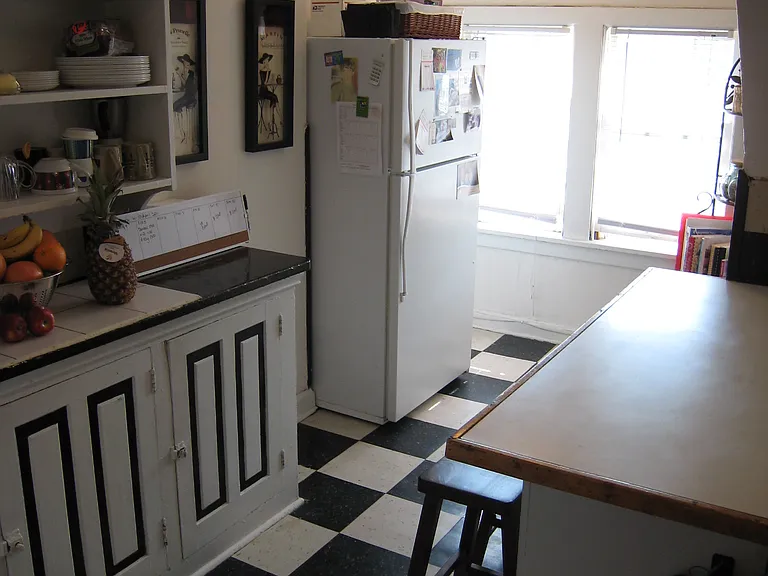 301 W 22nd St #1 — Photo 11