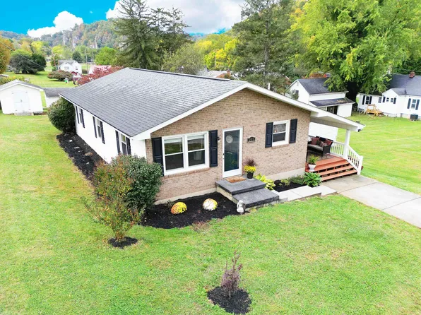 203 2nd St, Pembroke, VA 24136