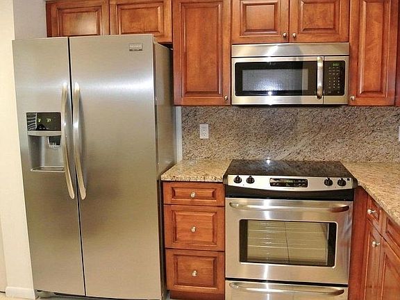 3rd image of 6866 Huntington Ln APT 208